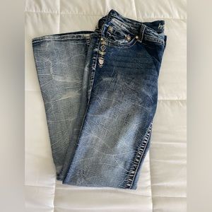These Ariya Jeans are a size 9/10 short. They are in great condition!